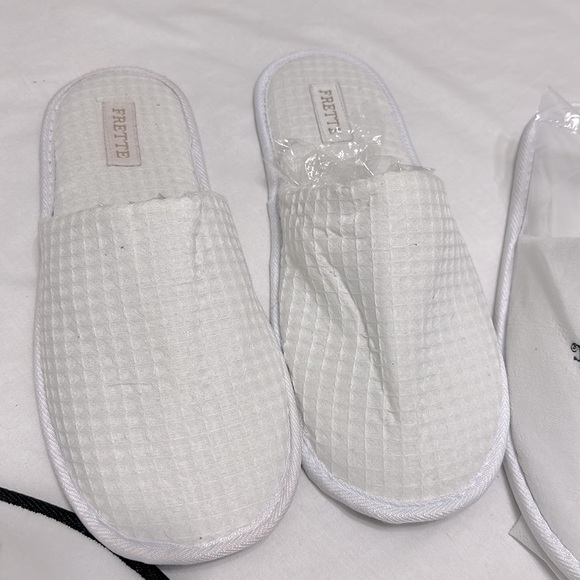 Slipper Bundle NWT in Dust/ Celo Bag Fuzzy and Waffle Styles 5 for $75| Unisex - Picture 3 of 9